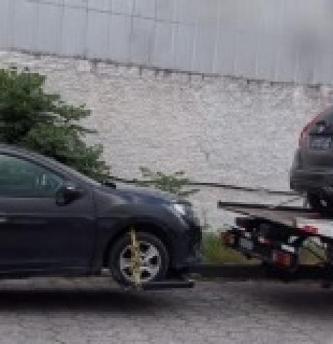 Em ação conjunta, Polícia Civil localiza veículos roubados em galpão em Palhoça